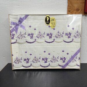 Vintage Lady Christina Embroidered Percale Pillow Cases Set of 2 Scalloped Edge